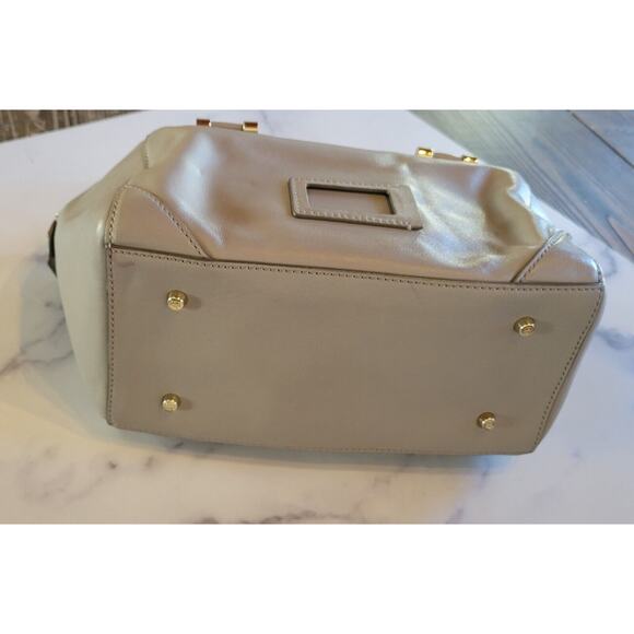 Tory Burch Handbag Light Gray Leather Gold Hardware Logo Shoulder Satchel Purse - Picture 10 of 11